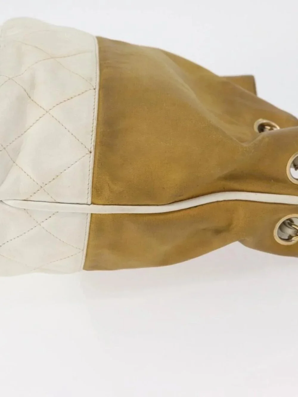 CHANEL Matelasse Drawstring Chain Shoulder Bag Leather Beige Gold CC Auth BAZ157